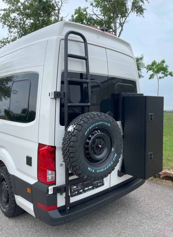 Žebřík s nosičem rezervy H32 - Model vozu: VW Crafter II. / MAN TGE (výška H2)