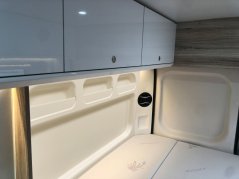 Obkladový panel Ducato - POSTEL S POLIČKAMI